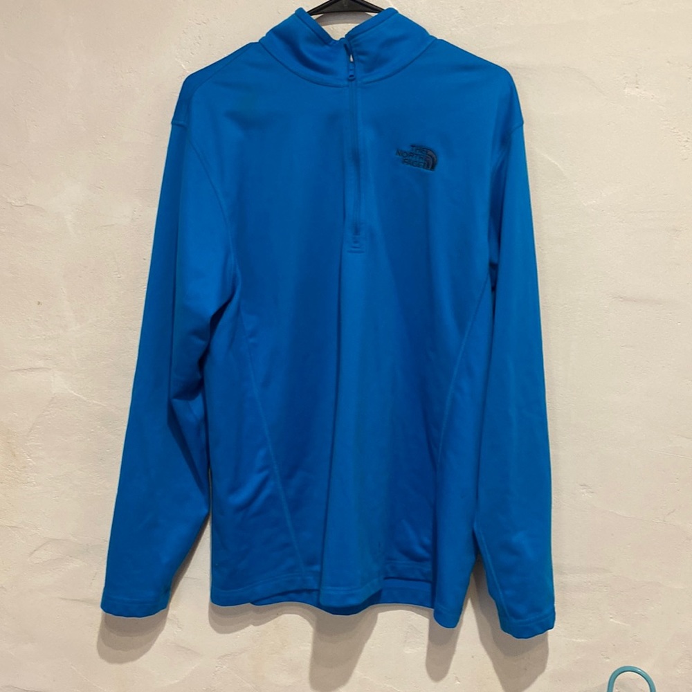 The North Face mens longsleeve fleece large. New without tags, never worn. Large